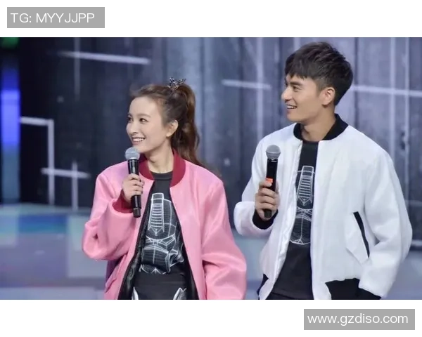 郑凯吴昕携手探访足球城的奇妙旅程与精彩瞬间